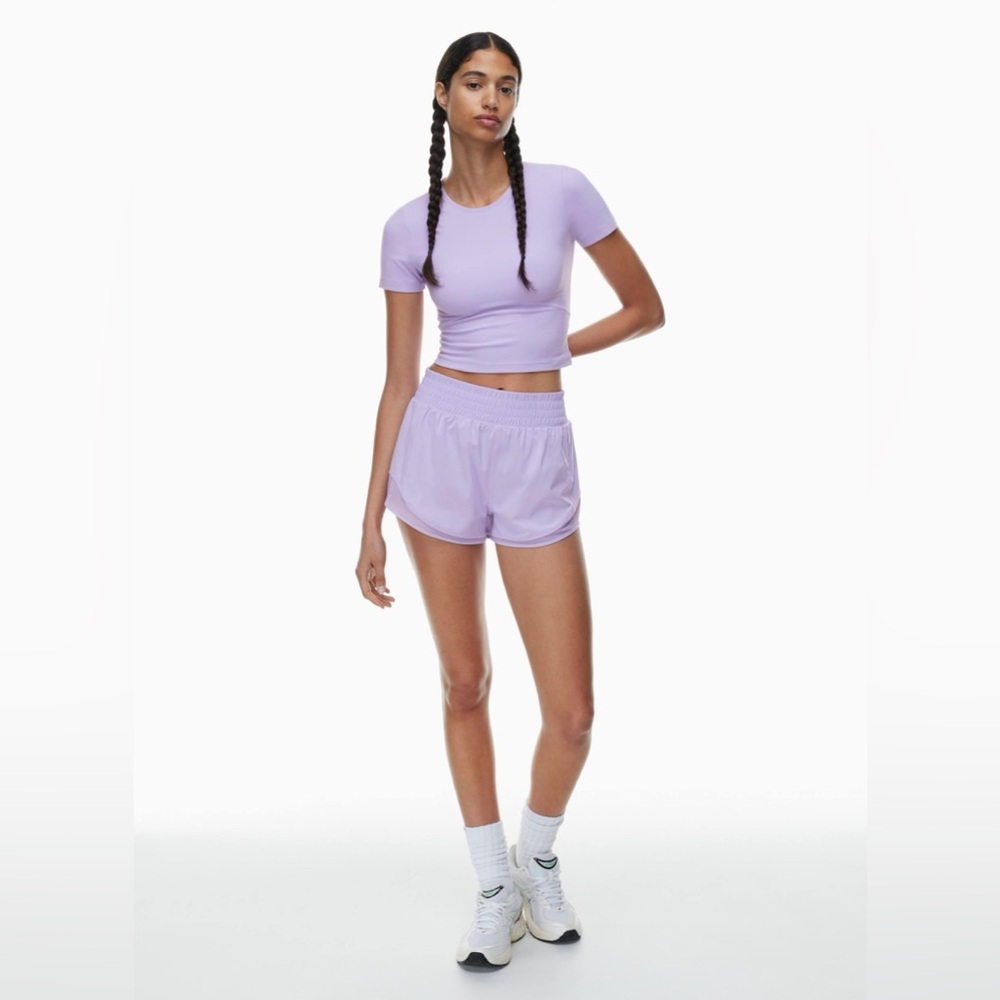 ARITZIA Golden Movetech™ Legacy Hi-rise 2.5″ Short Size 6
